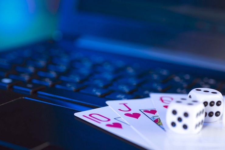 Pengguna mobile memeriksa batas usia akun